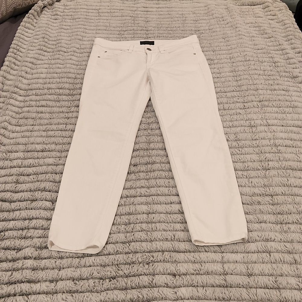 White Vince relaxed skinny jeans size 26